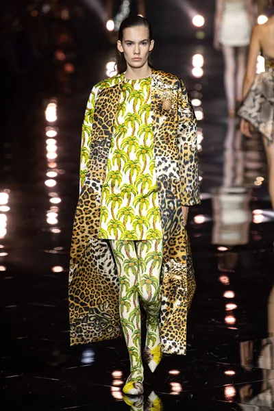 Look 28